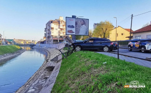 Havarija u Bijeljini: Pijani vozač udario u tri parkirana automobila