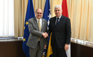 Schmidt se sastao sa Draganom Čovićem: Razgovarali o radu PSBiH iako HDZ učestvuje u blokadi