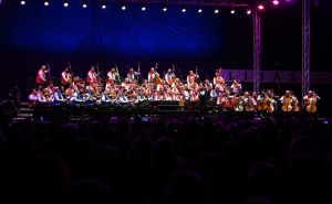 Noć za pamćenje u Sarajevu: Održan koncert "Sto romskih violina" sa 138 muzičara na sceni