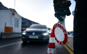 Nesvakidašnja intervencija: Žena se porodila u kolima kraj autoputa