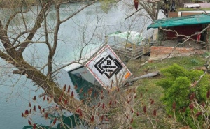 Stravična nesreća u Bihaću: Kamionom sletio u Unu i utopio se