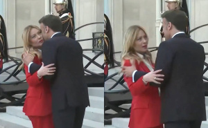 Macron i Meloni u neobičnom zagrljaju pred kamerama: 'Gore' društvene mreže