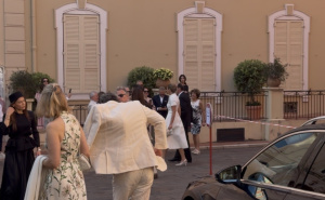 Melina Džinović u vjenčanici stigla s milionerom u opštinu: Obezbjeđenje ih štiti, sve zatvoreno