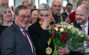 Armin Laschet pao sa električnog trotineta i slomio rame