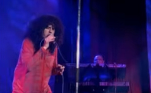 Pjesma dana i Kerber: "Mirišu aprilske noći na tvoja nedra medena..."