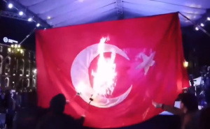 Napeto u Armeniji: Turska zastava zapaljena u glavnom gradu Erevanu