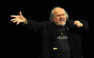 Legendarni Zijah Sokolović stiže u Sarajevo sa predstavom "Lijevo desno glumac"