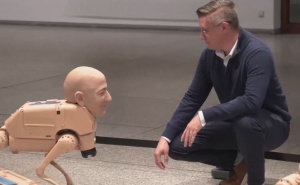 Robotski psi sa licima Muska, Bezosa i Zuckerberga: Spoj umjetnosti i tehnologije u doba AI