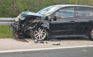 Vozači, oprez: Nesreća na autoputu kod Kaknja, sudarila se dva vozila