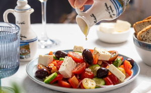Ova salata je gotova za 10-ak minuta i savršen je prilog prvomajskom roštilju
