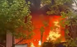 Požar u susjedstvu BiH: Gori napuštena kuća, dim prekrio područje