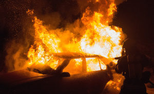 Izgorjela dva automobila u Sarajevu, sumnja se da je požar namjerno podmetnut