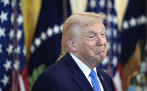 Trumpova nova objava raspametila javnost: Ko je žena na fotografiji?
