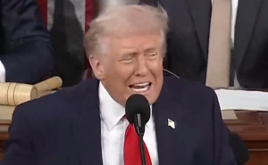 Bijela kuća objavila bizaran video: Donald Trump sat vremena ponavlja jednu riječ