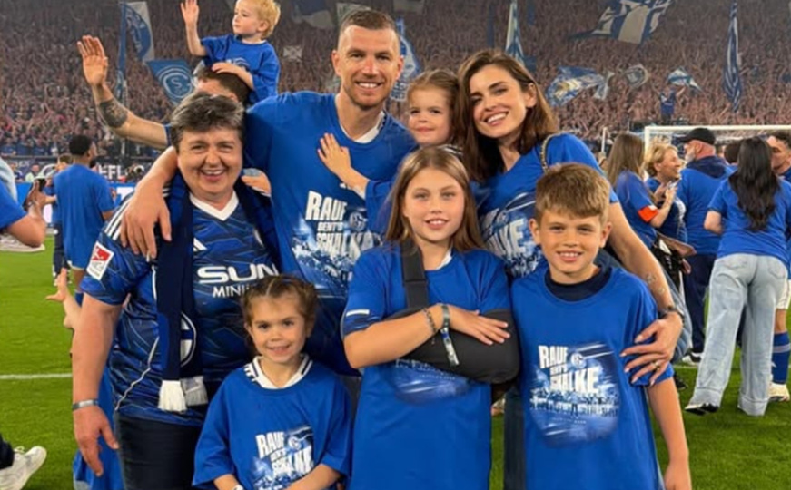 Dijamant slavio s porodicom
#edindzeko #schalke #bundesliga