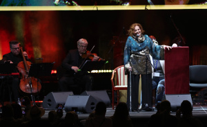 Ispraćena uz vatromet: Pod zvjezdanim nebom Splita Tereza Kesovija održala oproštajni koncert