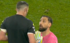 Donnaruma klečao pred sudijom: Molio da poništi gol Evertonu