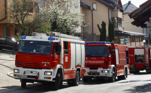 Požar na Ilidži: Oštećena vozila, policija istražuje uzrok incidenta