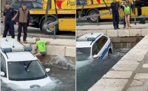 Nesvakidašnja scena: Policajac otišao do bankomata, službeno vozilo završilo u moru