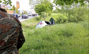 Vojnici EUFOR-a spasili dvije osobe nakon teške saobraćajne nesreće na putu Gračanica-Tuzla