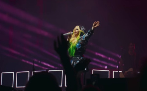 Avril Lavigne – Ironic