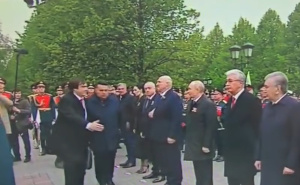 Stevandić se izblamirao u Moskvi: Stao u prvi red kod Putina pa brzo premješten, pogledajte snimak