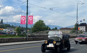 Sarajevo u znaku oldtimera: Pogledajte kolonu klasika koja je prošla kroz grad