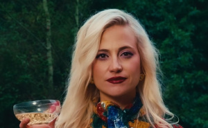 Pixie Lott – Good wife