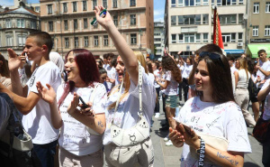 Svečani defile 500 maturanata sutra u Sarajevu: Veliki događaj na Vilsonovom šetalištu