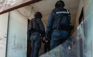 Užas u bh. gradu: Oca pretukao i gurnuo niz stepenice