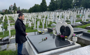 Magazinović na grobu Boška i Admire: "Njihov zagrljaj i danas stoji kao tiha tuga nad Sarajevom"
