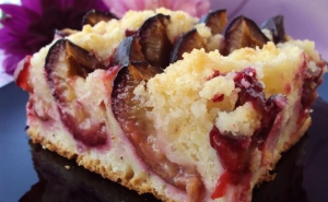 Starinski kolač sa šljivama koji se topi u ustima: Recept koji osvaja odmah