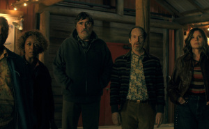 Nova Netflixova serija već osvaja gledaoce: Horor misterija s legendarnom glumačkom ekipom