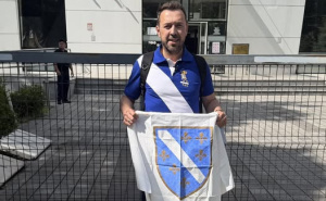 Presudio sud u Banjoj Luci: Adnanu Bajriću vraćena zastava sa ljiljanima