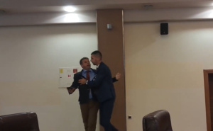 Novi incident u NSRS-u: Vukanović prekinuo obraćanje Stevandića, reagovalo obezbjeđenje