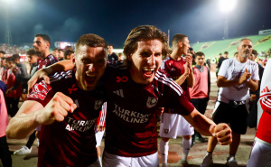 Pogledajte radost igrača FK Sarajevo sa navijačima nakon pobjede u vječitom derbiju