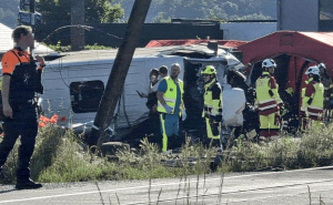 Tragedija u Belgiji: Voz udario u autobus sa učenicima, ima mrtvih