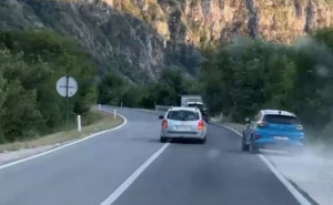 Snimak opasne vožnje u BiH: Vozač ukradenim automobilom bježao iz Mostara prema Čapljini