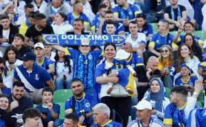Pogledajte atmosferu na stadionu Koševo I Čuje se pjesma 'I am from Bosnia take me to America'