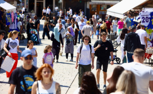 Sarajevo se budi: Turisti preplavili gradske ulice