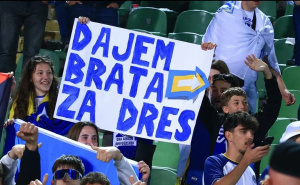 Nogometni savez BiH reagovao na viralni transparent: Djevojka i brat dobit će dresove