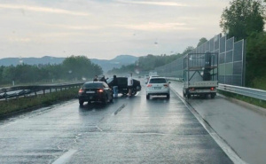 Nesreća na autoputu A1: Vozač izgubio kontrolu nad vozilom i udario u zaštitnu ogradu