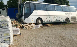 Nesreća kod Laktaša: U sudaru autobusa i automobila povrijeđene tri osobe, među njima dvoje djece