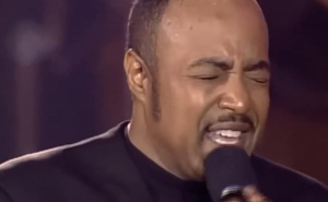 Legendarni R&B pjevač doživio moždani udar: Poznato u kakvom je stanju