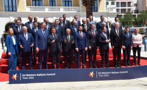 Merz i Macron stigli u Tivat: Razgovor s Vučićem u centru pažnje