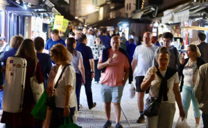 Noćna šetnja Sarajevom: Grad odiše posebnom atmosferom