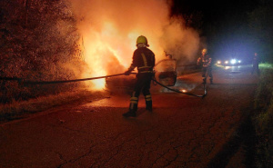 Izgorio automobil u Banjoj Luci: Vatrogasci gasili požar