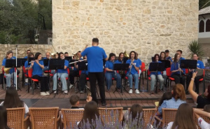 Glasna poruka zajedništva iz srca Hercegovine: Mladi muzičari u Stocu izveli “Zemljo moja”