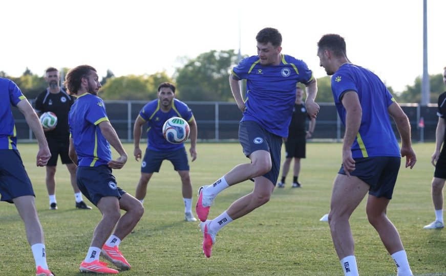 Završne pripreme za Kanadu ⚽
(FOTO) #ReprezentacijaBiH #Zmaj