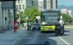 Nesreća u Sarajevu: Autobus udario automobil, uviđaj u toku